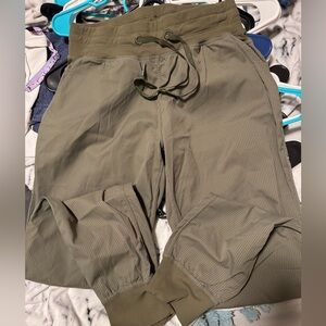 Zyia camo green joggers size small